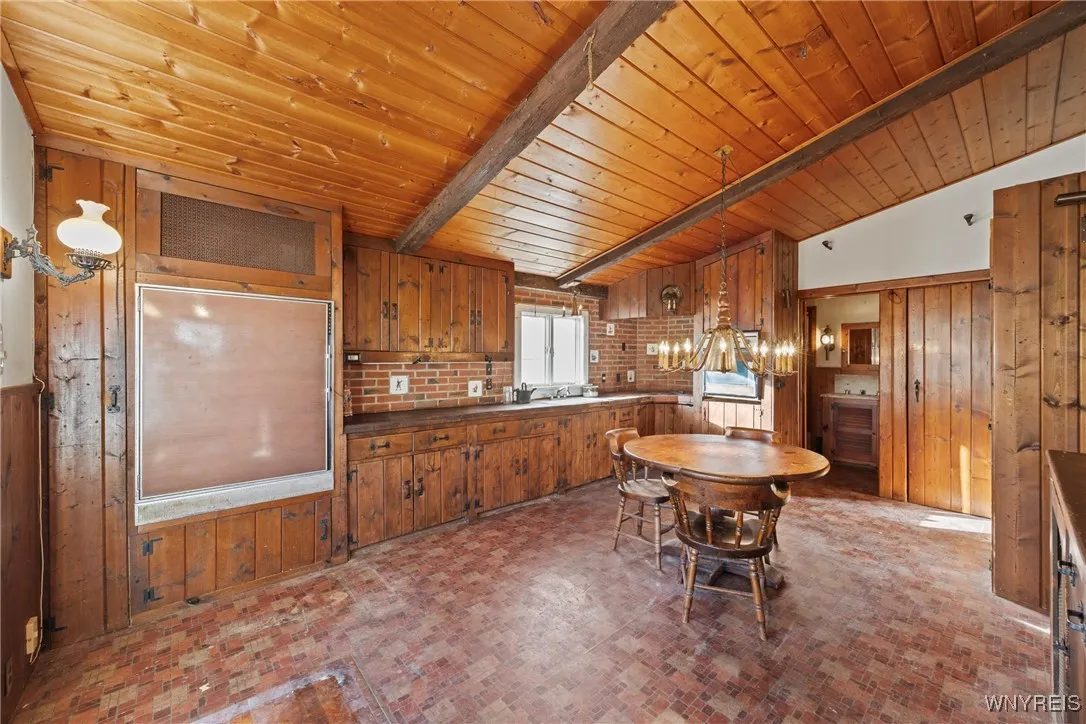 large eat in kitchen with vaulted ceiling