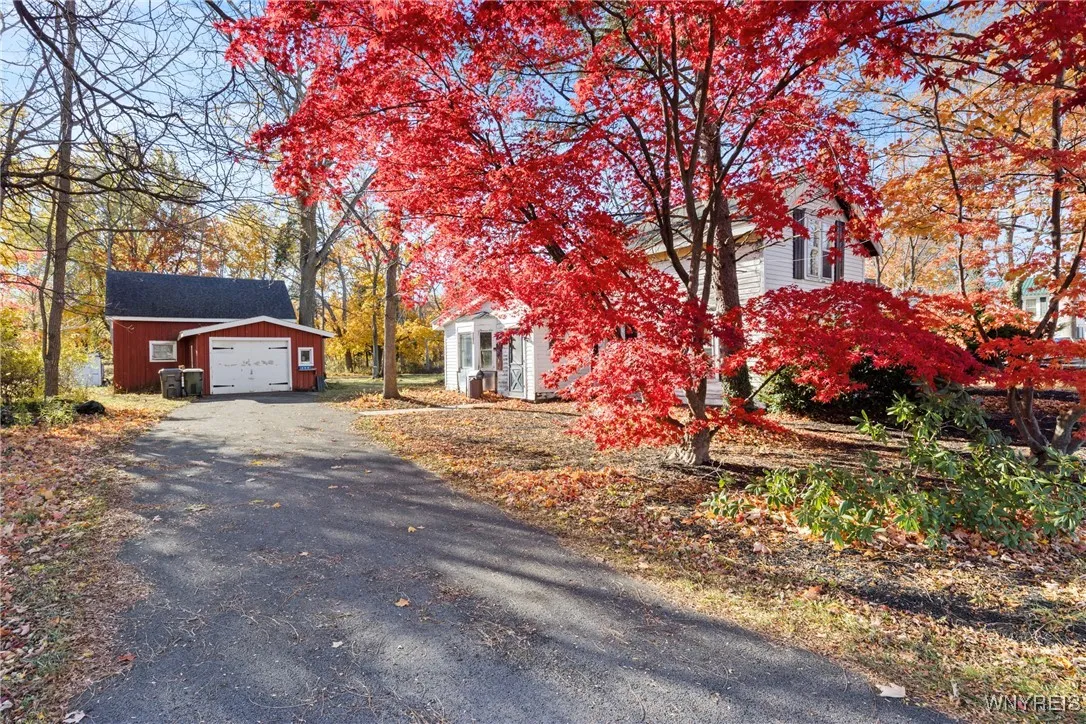 blacktop driveway with plenty of parking