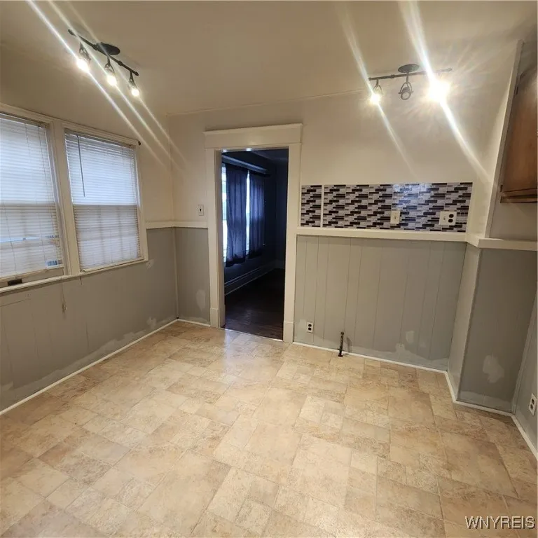 38 Wyandotte Avenue, Buffalo, New York 14207, Buffalo, New York 14207, 4 Bedrooms Bedrooms, 7 Rooms Rooms,1 BathroomBathrooms,Residential,For Sale,38 Wyandotte Avenue, Buffalo, New York 14207,0,B1650428