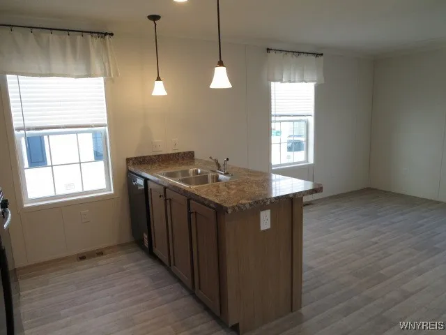 Great entertaining island,  all blinds & curtains stay...