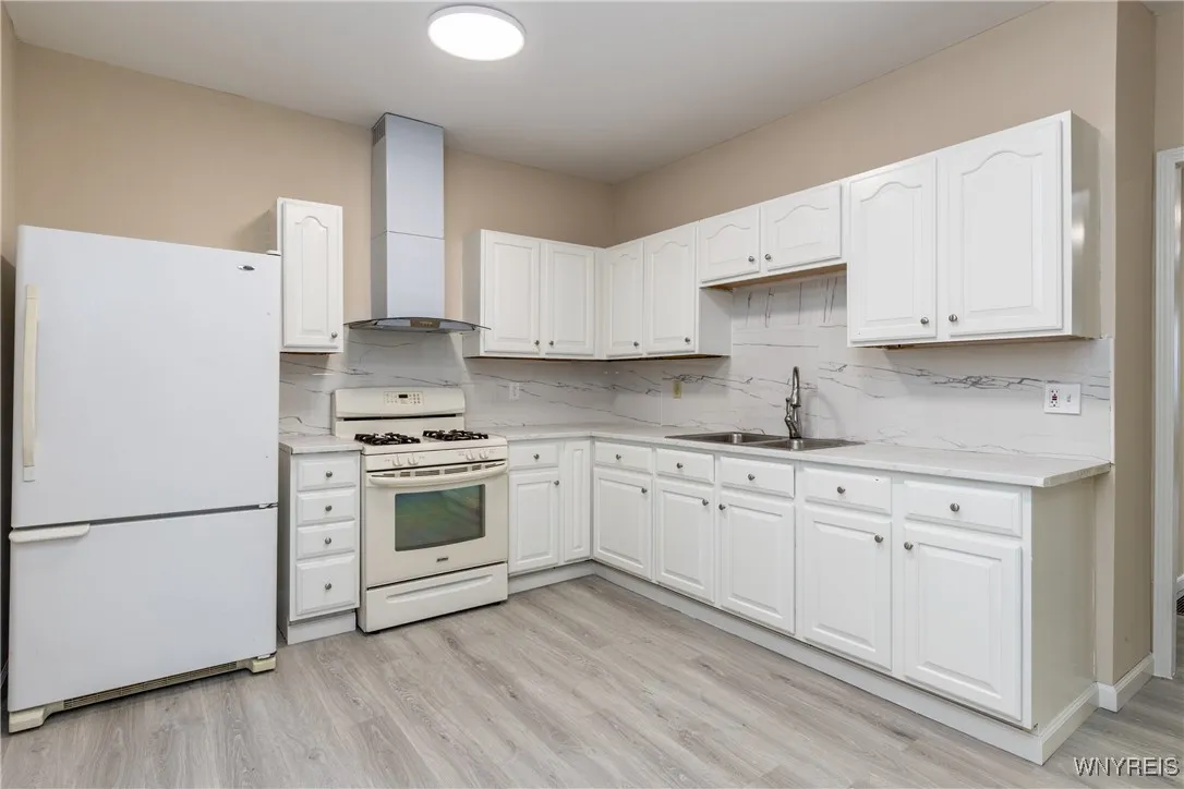 502 Fargo Avenue, Buffalo, New York 14213, Buffalo, New York 14213, 9 Bedrooms Bedrooms, ,4 BathroomsBathrooms,Residential,For Sale,502 Fargo Avenue, Buffalo, New York 14213,0,B1650013