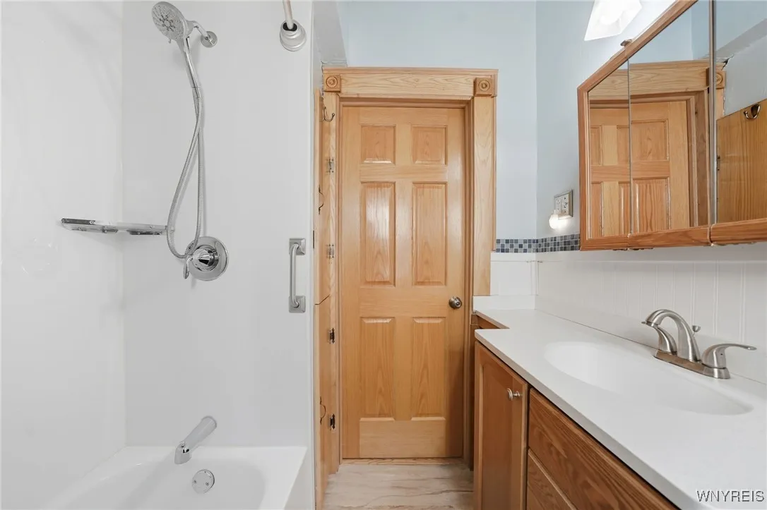 84 Alsace Avenue, Buffalo, New York 14220, Buffalo, New York 14220, 3 Bedrooms Bedrooms, 7 Rooms Rooms,1 BathroomBathrooms,Residential,For Sale,84 Alsace Avenue, Buffalo, New York 14220,0,B1650262