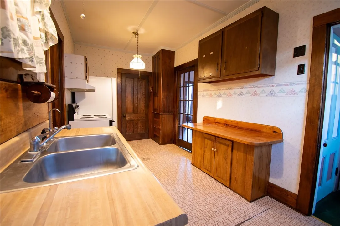 17 State Street, Oxford, New York 13830, Oxford, New York 13830, 5 Bedrooms Bedrooms, 12 Rooms Rooms,2 BathroomsBathrooms,Residential,For Sale,17 State Street, Oxford, New York 13830,0,R1649955