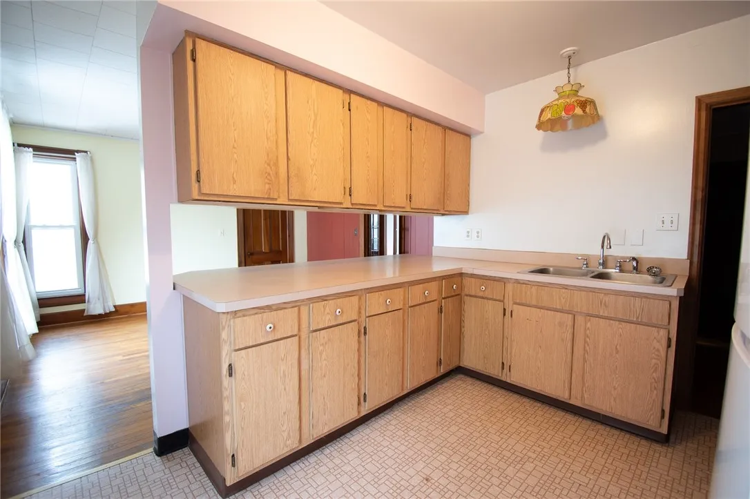 17 State Street, Oxford, New York 13830, Oxford, New York 13830, 5 Bedrooms Bedrooms, 12 Rooms Rooms,2 BathroomsBathrooms,Residential,For Sale,17 State Street, Oxford, New York 13830,0,R1649955