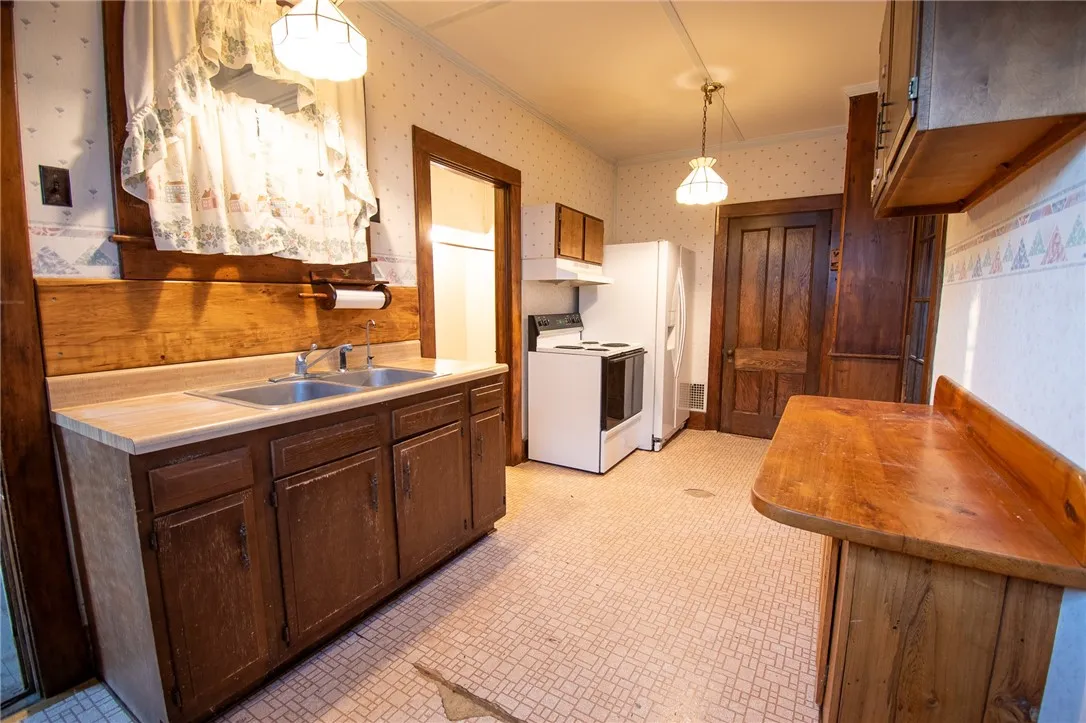 17 State Street, Oxford, New York 13830, Oxford, New York 13830, 5 Bedrooms Bedrooms, 12 Rooms Rooms,2 BathroomsBathrooms,Residential,For Sale,17 State Street, Oxford, New York 13830,0,R1649955