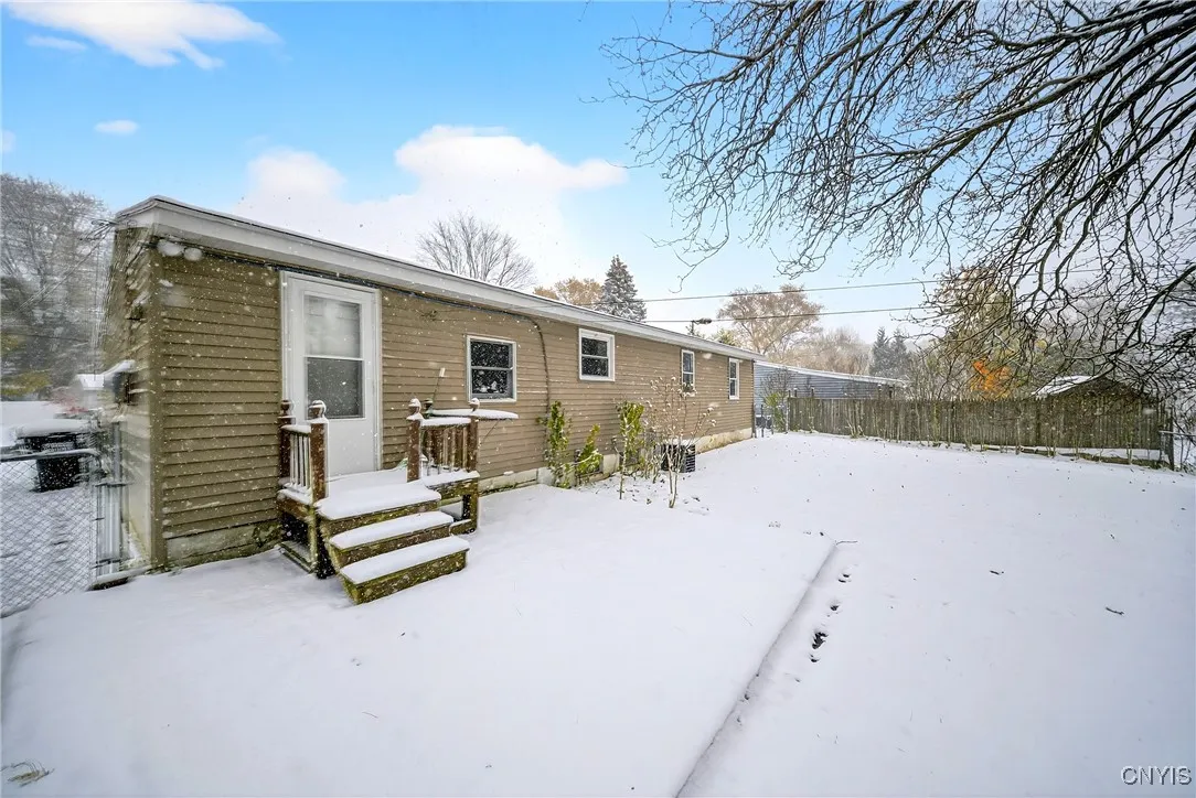 310 Midwood Drive, Salina, New York 13088, Salina, New York 13088, 3 Bedrooms Bedrooms, 9 Rooms Rooms,2 BathroomsBathrooms,Residential Lease,For Rent,310 Midwood Drive, Salina, New York 13088,0,S1650432