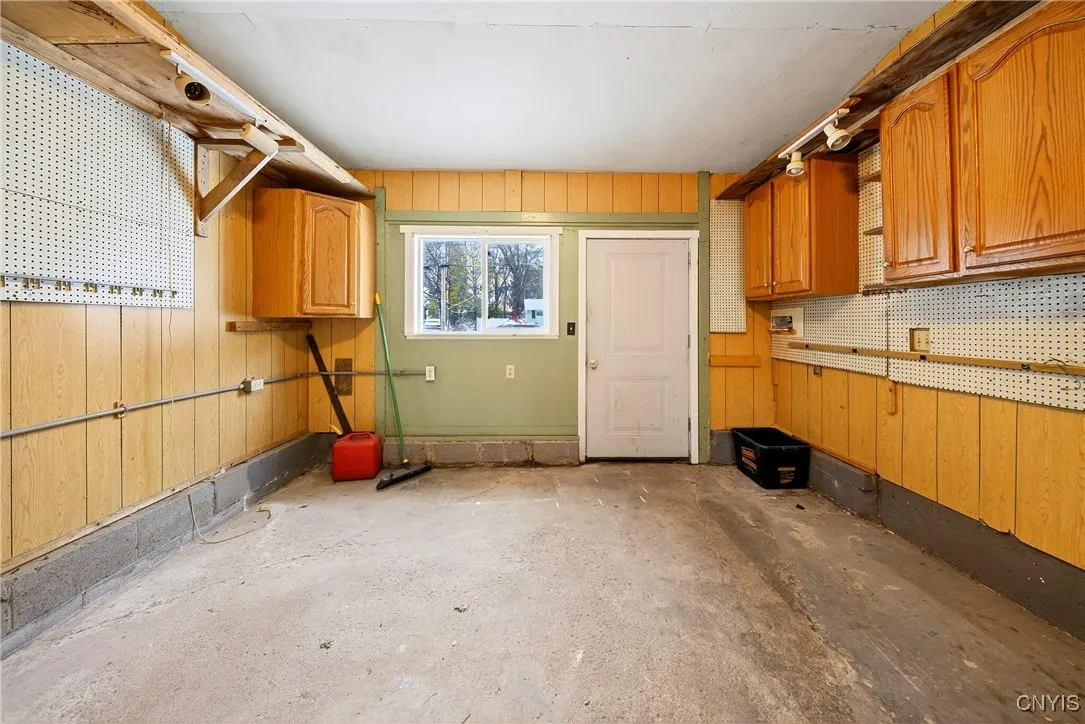 310 Midwood Drive, Salina, New York 13088, Salina, New York 13088, 3 Bedrooms Bedrooms, 9 Rooms Rooms,2 BathroomsBathrooms,Residential Lease,For Rent,310 Midwood Drive, Salina, New York 13088,0,S1650432