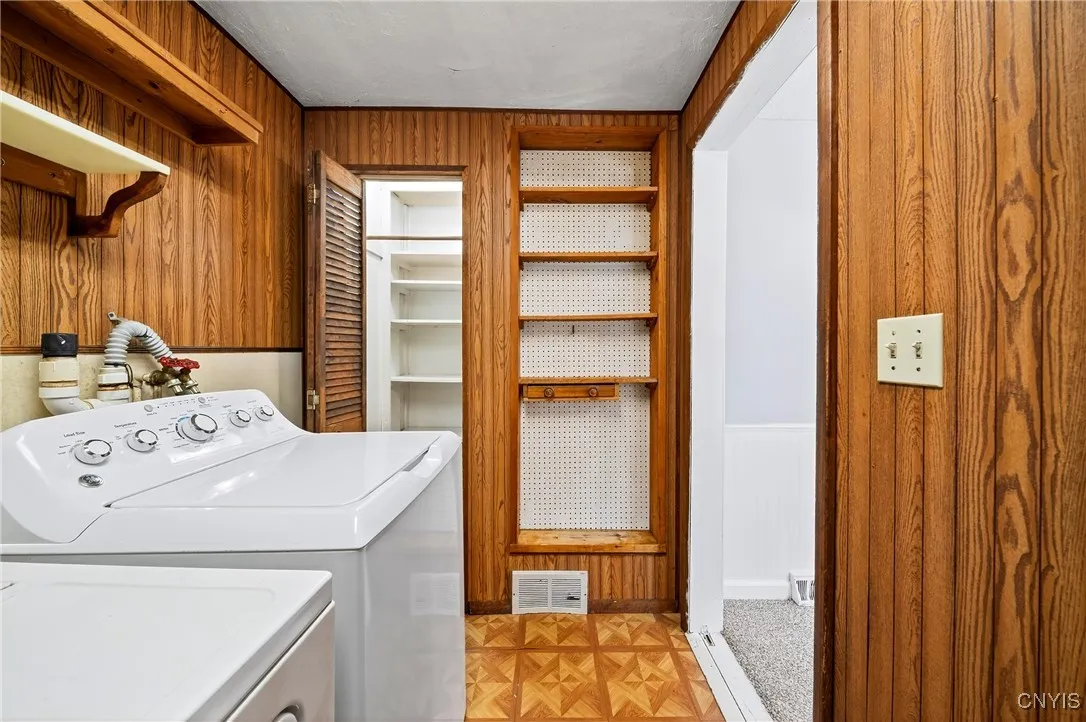 310 Midwood Drive, Salina, New York 13088, Salina, New York 13088, 3 Bedrooms Bedrooms, 9 Rooms Rooms,2 BathroomsBathrooms,Residential Lease,For Rent,310 Midwood Drive, Salina, New York 13088,0,S1650432