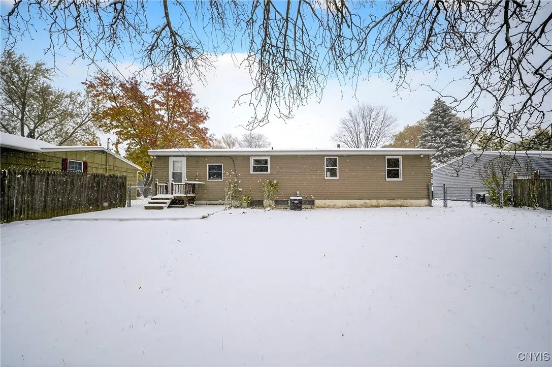 310 Midwood Drive, Salina, New York 13088, Salina, New York 13088, 3 Bedrooms Bedrooms, 9 Rooms Rooms,2 BathroomsBathrooms,Residential Lease,For Rent,310 Midwood Drive, Salina, New York 13088,0,S1650432