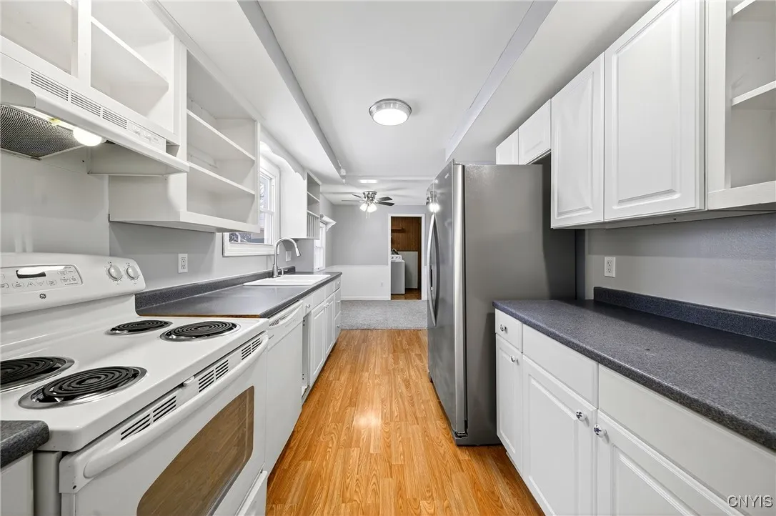 310 Midwood Drive, Salina, New York 13088, Salina, New York 13088, 3 Bedrooms Bedrooms, 9 Rooms Rooms,2 BathroomsBathrooms,Residential Lease,For Rent,310 Midwood Drive, Salina, New York 13088,0,S1650432