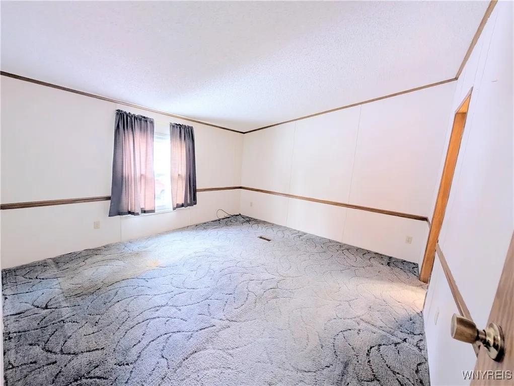 Primary Bedroom with walkin closet and Full Bathroom