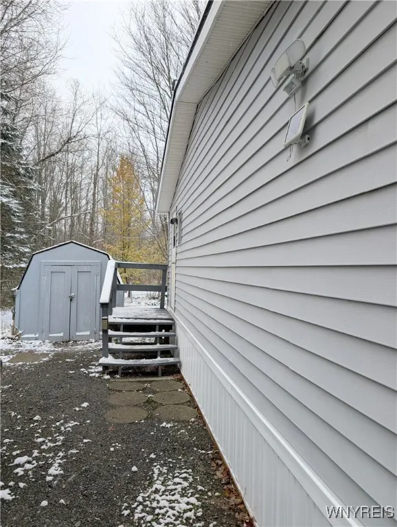 Side entrance with solar light