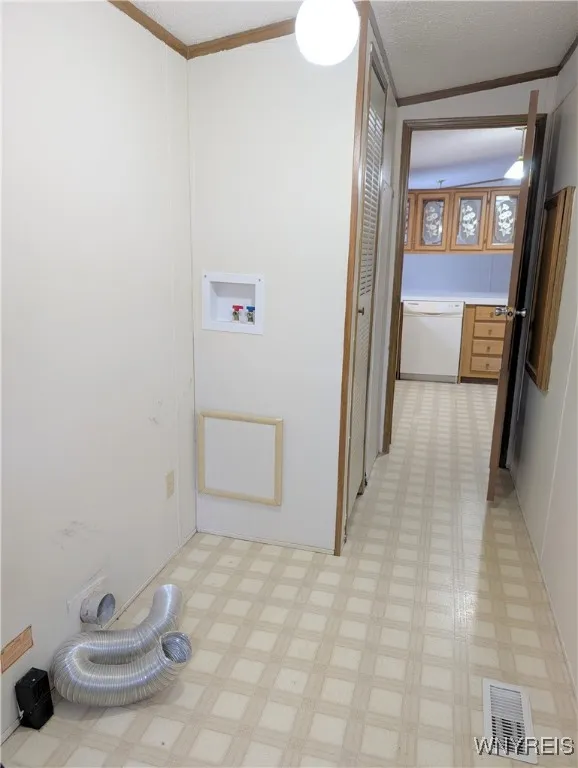 side entry/ utility room/ laundry room