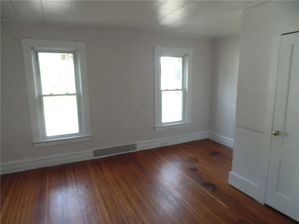 572-574 Seward Street, Rochester, New York 14608, Rochester, New York 14608, 4 Bedrooms Bedrooms, ,2 BathroomsBathrooms,Residential,For Sale,572-574 Seward Street, Rochester, New York 14608,0,R1650397