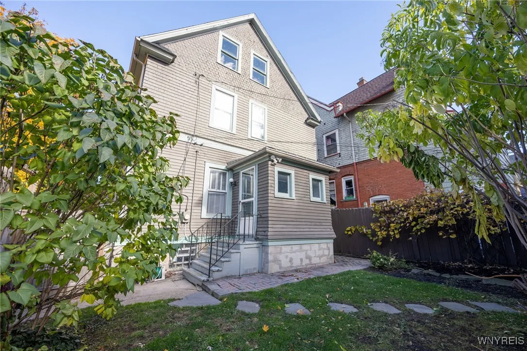 555 West Ferry Street, Buffalo, New York 14222, Buffalo, New York 14222, 4 Bedrooms Bedrooms, 7 Rooms Rooms,1 BathroomBathrooms,Residential,For Sale,555 West Ferry Street, Buffalo, New York 14222,0,B1648956