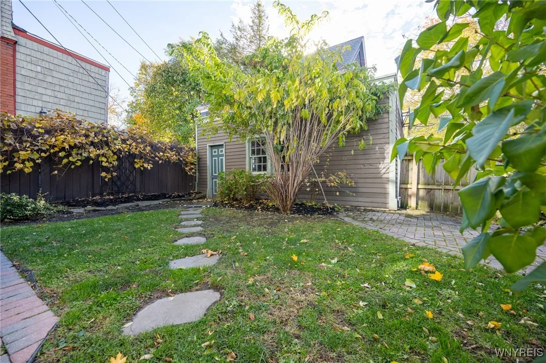 555 West Ferry Street, Buffalo, New York 14222, Buffalo, New York 14222, 4 Bedrooms Bedrooms, 7 Rooms Rooms,1 BathroomBathrooms,Residential,For Sale,555 West Ferry Street, Buffalo, New York 14222,0,B1648956