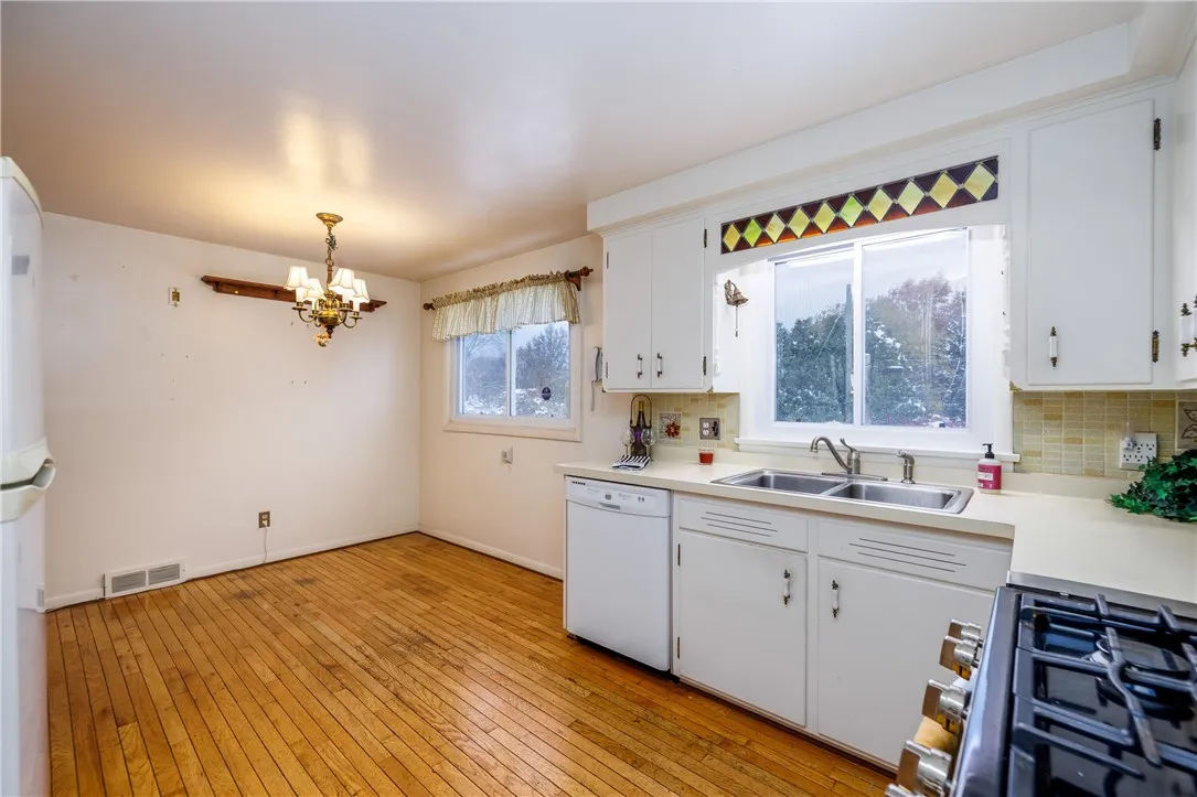 282 Straub Road, Greece, New York 14626, Greece, New York 14626, 3 Bedrooms Bedrooms, 8 Rooms Rooms,1 BathroomBathrooms,Residential,For Sale,282 Straub Road, Greece, New York 14626,0,R1650438