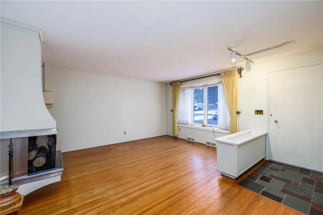 282 Straub Road, Greece, New York 14626, Greece, New York 14626, 3 Bedrooms Bedrooms, 8 Rooms Rooms,1 BathroomBathrooms,Residential,For Sale,282 Straub Road, Greece, New York 14626,0,R1650438