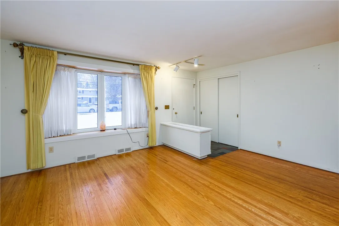 282 Straub Road, Greece, New York 14626, Greece, New York 14626, 3 Bedrooms Bedrooms, 8 Rooms Rooms,1 BathroomBathrooms,Residential,For Sale,282 Straub Road, Greece, New York 14626,0,R1650438