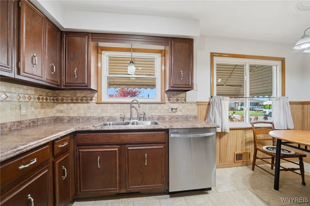 35 Ceil Drive, Cheektowaga, New York 14227, Cheektowaga, New York 14227, 3 Bedrooms Bedrooms, 7 Rooms Rooms,1 BathroomBathrooms,Residential,For Sale,35 Ceil Drive, Cheektowaga, New York 14227,0,B1650440