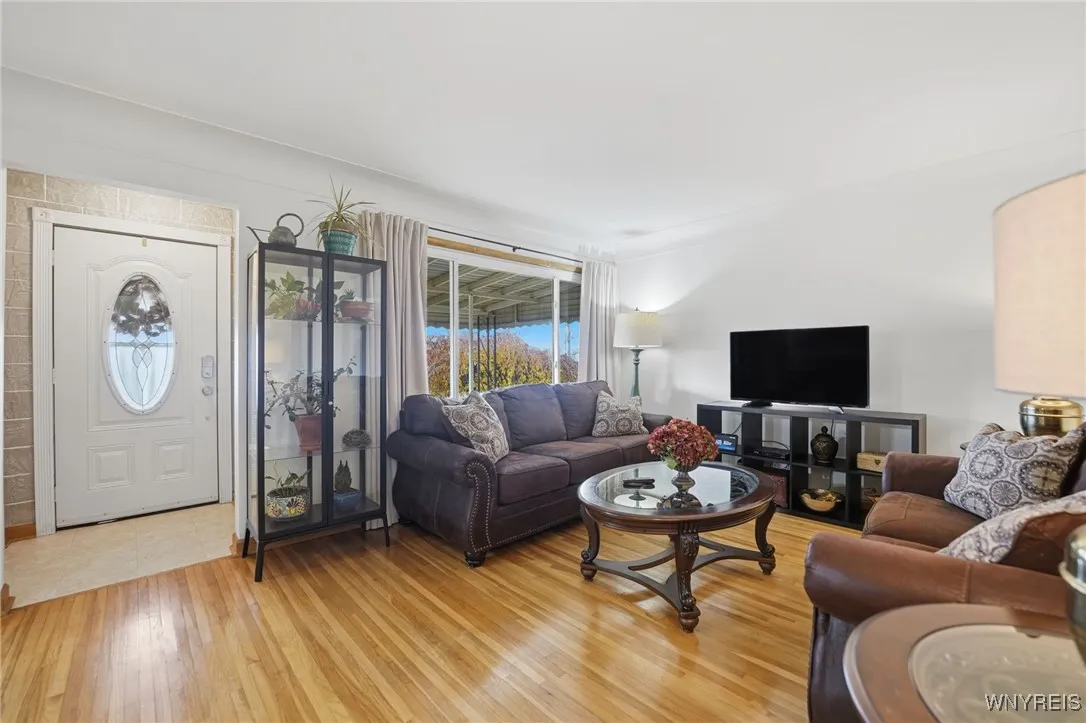 35 Ceil Drive, Cheektowaga, New York 14227, Cheektowaga, New York 14227, 3 Bedrooms Bedrooms, 7 Rooms Rooms,1 BathroomBathrooms,Residential,For Sale,35 Ceil Drive, Cheektowaga, New York 14227,0,B1650440