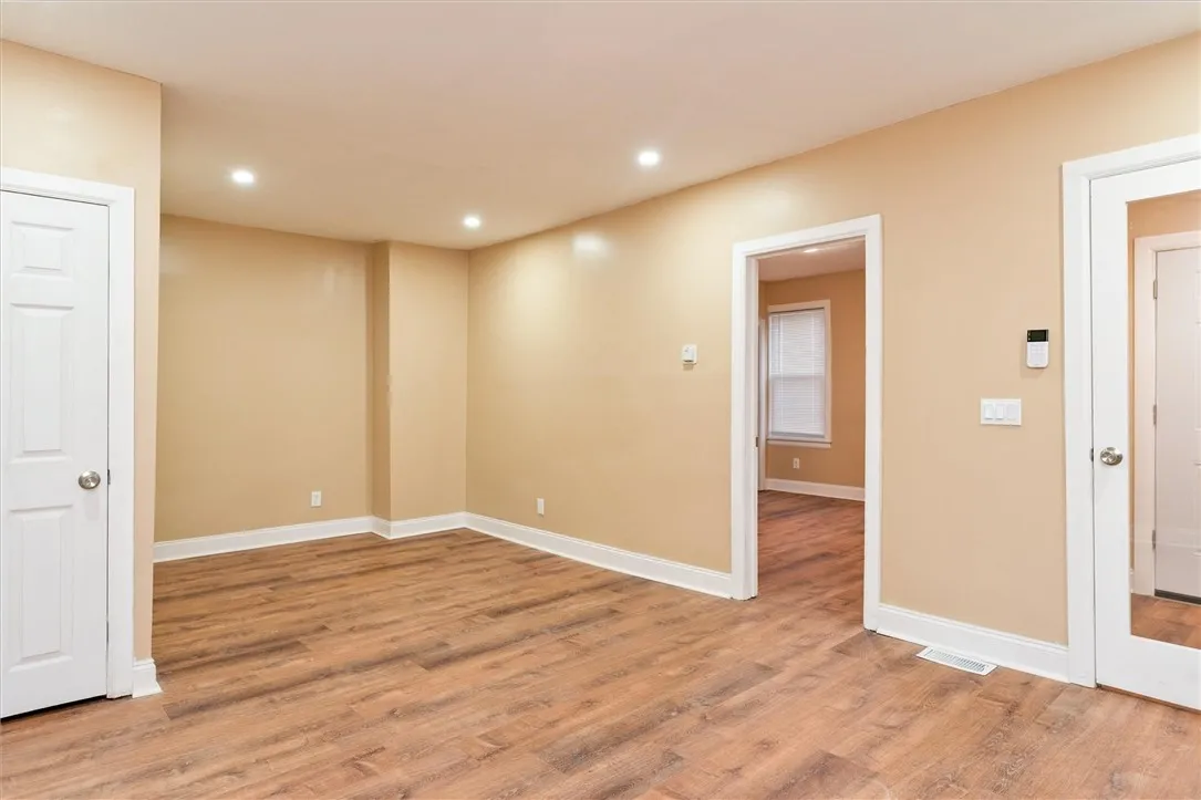 33 Brooklyn Street, Rochester, New York 14613, Rochester, New York 14613, 3 Bedrooms Bedrooms, 8 Rooms Rooms,1 BathroomBathrooms,Residential,For Sale,33 Brooklyn Street, Rochester, New York 14613,0,R1650467