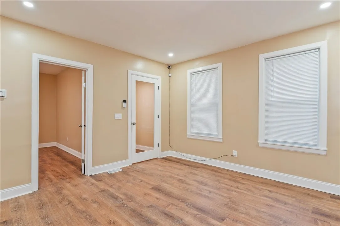 33 Brooklyn Street, Rochester, New York 14613, Rochester, New York 14613, 3 Bedrooms Bedrooms, 8 Rooms Rooms,1 BathroomBathrooms,Residential,For Sale,33 Brooklyn Street, Rochester, New York 14613,0,R1650467