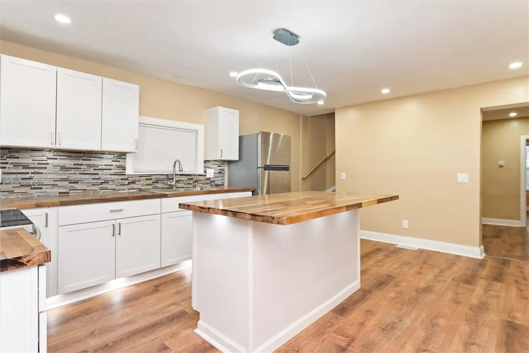 33 Brooklyn Street, Rochester, New York 14613, Rochester, New York 14613, 3 Bedrooms Bedrooms, 8 Rooms Rooms,1 BathroomBathrooms,Residential,For Sale,33 Brooklyn Street, Rochester, New York 14613,0,R1650467