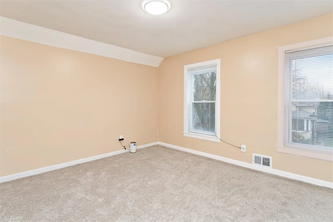 33 Brooklyn Street, Rochester, New York 14613, Rochester, New York 14613, 3 Bedrooms Bedrooms, 8 Rooms Rooms,1 BathroomBathrooms,Residential,For Sale,33 Brooklyn Street, Rochester, New York 14613,0,R1650467