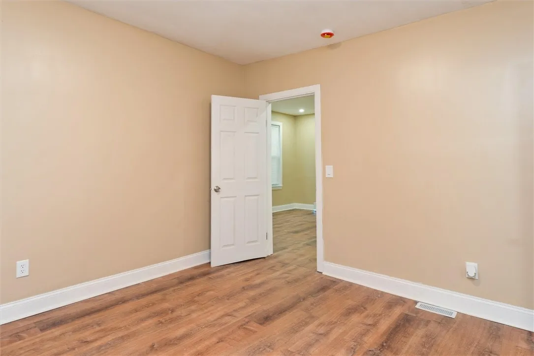 33 Brooklyn Street, Rochester, New York 14613, Rochester, New York 14613, 3 Bedrooms Bedrooms, 8 Rooms Rooms,1 BathroomBathrooms,Residential,For Sale,33 Brooklyn Street, Rochester, New York 14613,0,R1650467