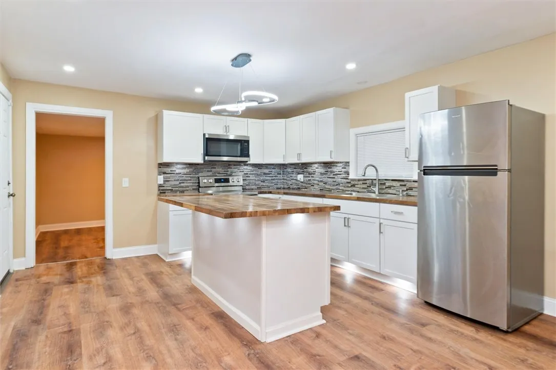 33 Brooklyn Street, Rochester, New York 14613, Rochester, New York 14613, 3 Bedrooms Bedrooms, 8 Rooms Rooms,1 BathroomBathrooms,Residential,For Sale,33 Brooklyn Street, Rochester, New York 14613,0,R1650467