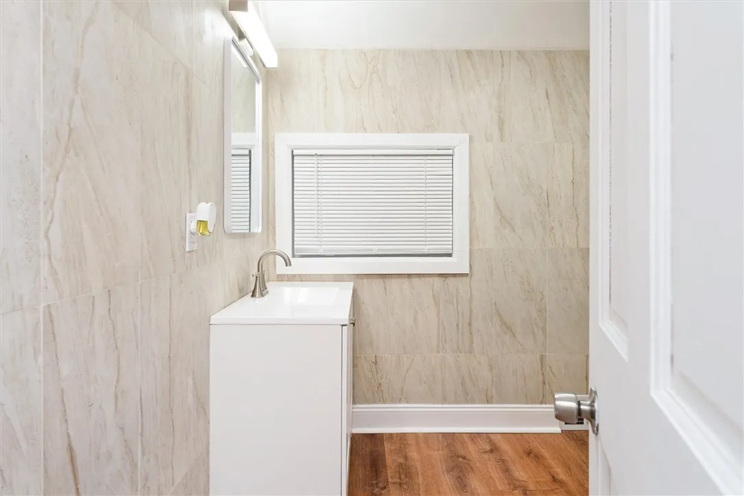 33 Brooklyn Street, Rochester, New York 14613, Rochester, New York 14613, 3 Bedrooms Bedrooms, 8 Rooms Rooms,1 BathroomBathrooms,Residential,For Sale,33 Brooklyn Street, Rochester, New York 14613,0,R1650467