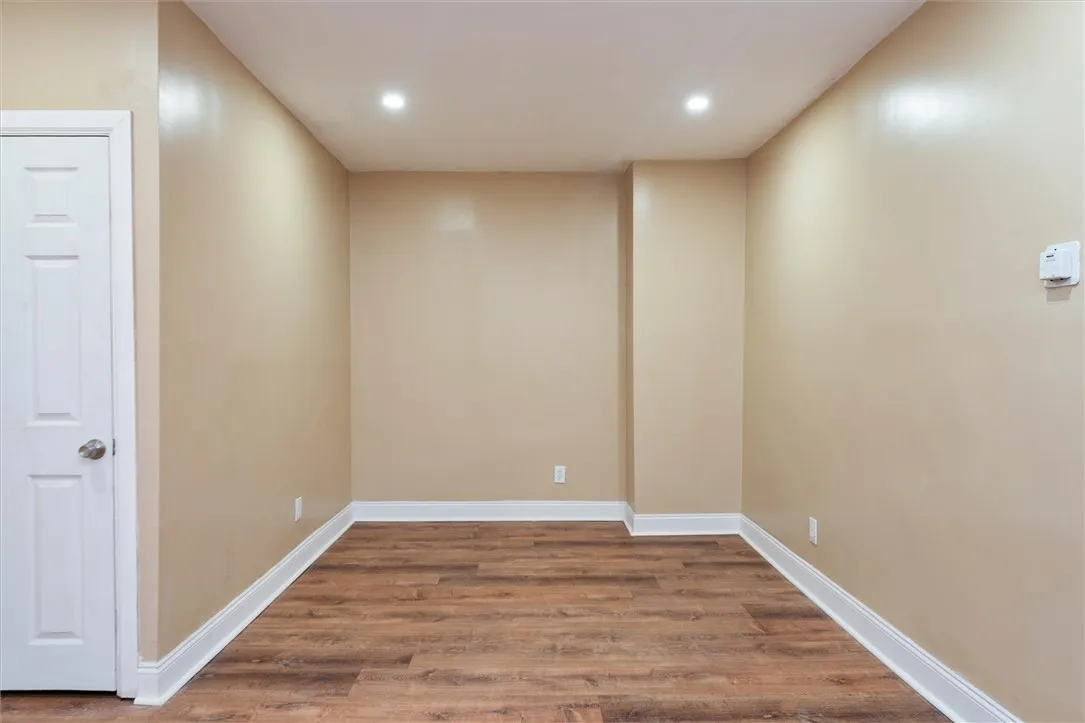 33 Brooklyn Street, Rochester, New York 14613, Rochester, New York 14613, 3 Bedrooms Bedrooms, 8 Rooms Rooms,1 BathroomBathrooms,Residential,For Sale,33 Brooklyn Street, Rochester, New York 14613,0,R1650467