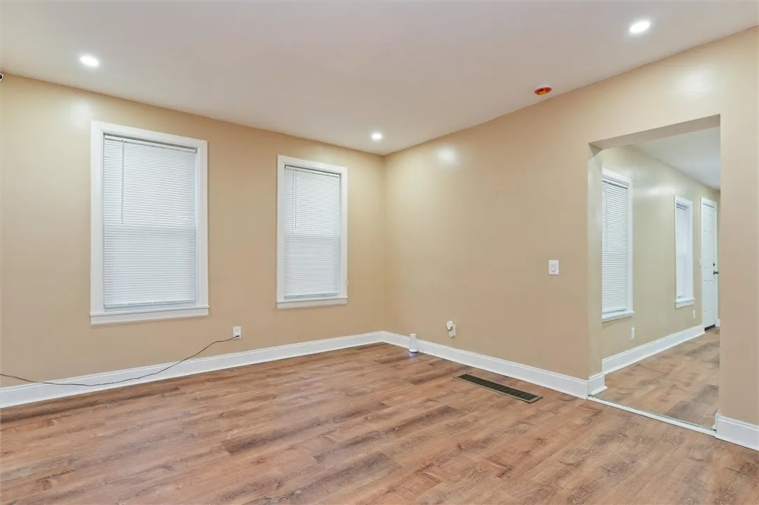 33 Brooklyn Street, Rochester, New York 14613, Rochester, New York 14613, 3 Bedrooms Bedrooms, 8 Rooms Rooms,1 BathroomBathrooms,Residential,For Sale,33 Brooklyn Street, Rochester, New York 14613,0,R1650467