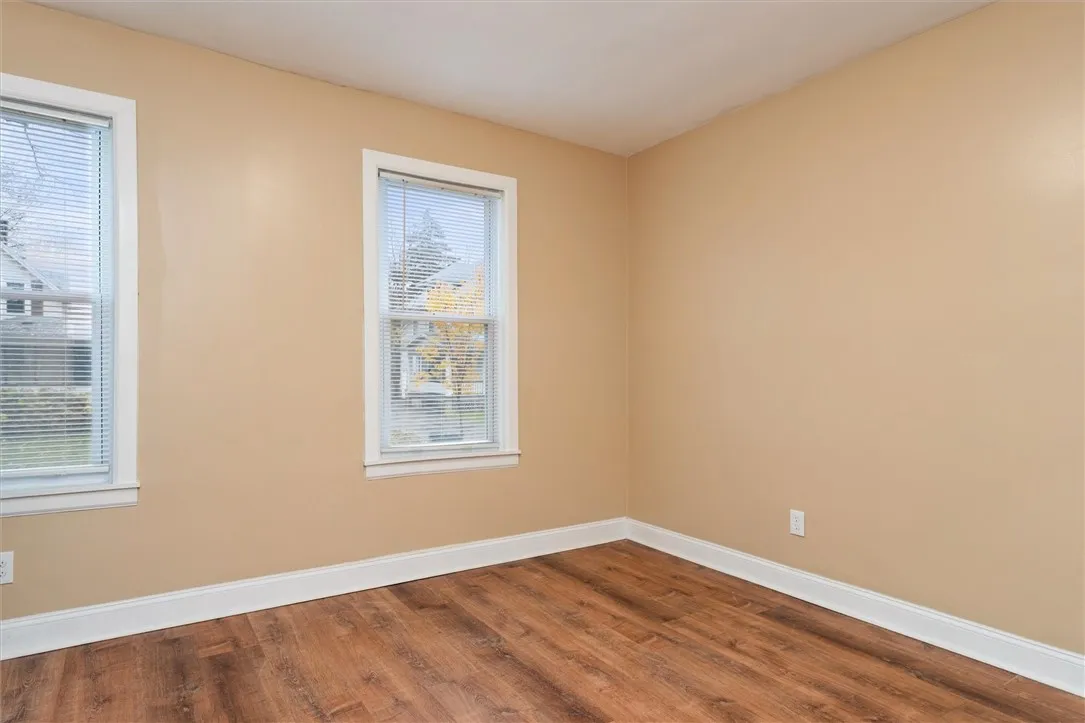 33 Brooklyn Street, Rochester, New York 14613, Rochester, New York 14613, 3 Bedrooms Bedrooms, 8 Rooms Rooms,1 BathroomBathrooms,Residential,For Sale,33 Brooklyn Street, Rochester, New York 14613,0,R1650467