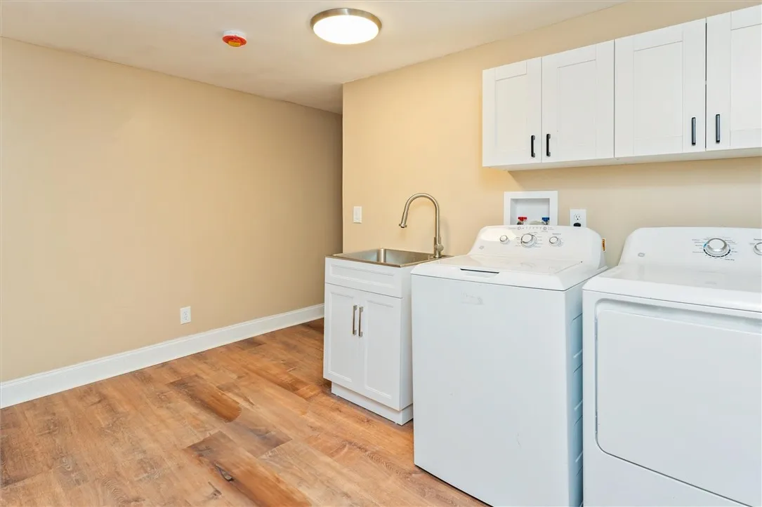 33 Brooklyn Street, Rochester, New York 14613, Rochester, New York 14613, 3 Bedrooms Bedrooms, 8 Rooms Rooms,1 BathroomBathrooms,Residential,For Sale,33 Brooklyn Street, Rochester, New York 14613,0,R1650467