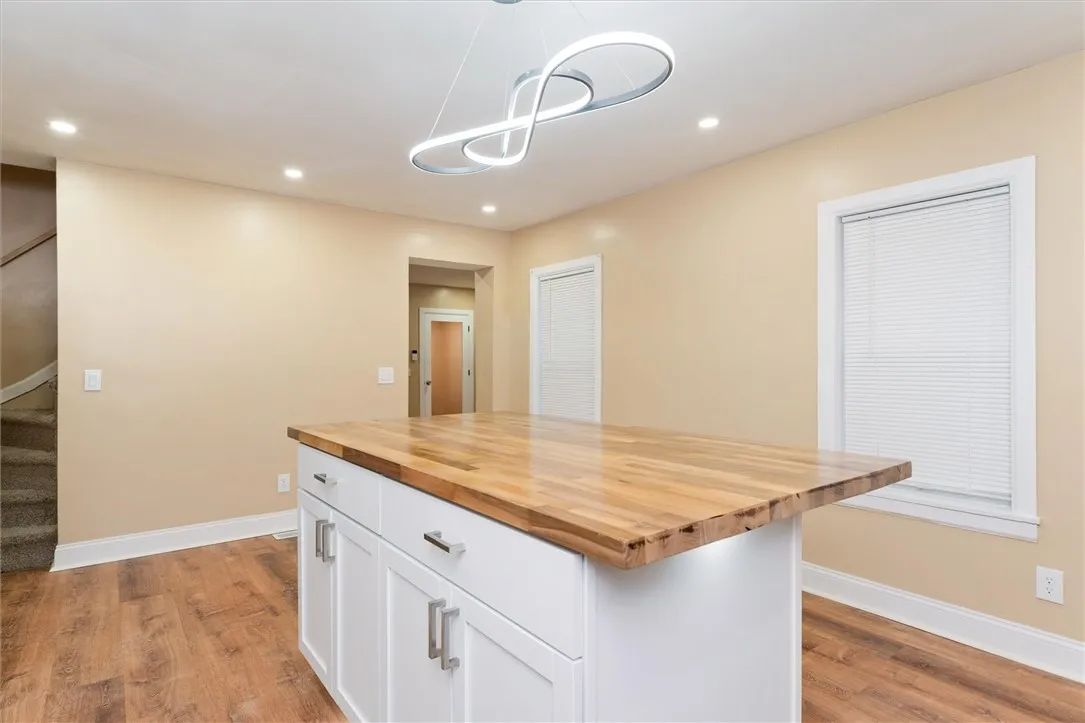 33 Brooklyn Street, Rochester, New York 14613, Rochester, New York 14613, 3 Bedrooms Bedrooms, 8 Rooms Rooms,1 BathroomBathrooms,Residential,For Sale,33 Brooklyn Street, Rochester, New York 14613,0,R1650467