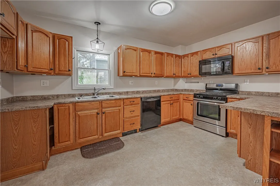 1706 East Avenue, Somerset, New York 14012, Somerset, New York 14012, 3 Bedrooms Bedrooms, 10 Rooms Rooms,1 BathroomBathrooms,Residential,For Sale,1706 East Avenue, Somerset, New York 14012,0,B1650401