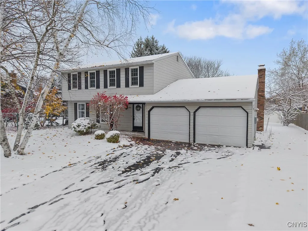 4943 Look Kinney Circle, Clay, New York 13088, Clay, New York 13088, 3 Bedrooms Bedrooms, 8 Rooms Rooms,1 BathroomBathrooms,Residential,For Sale,4943 Look Kinney Circle, Clay, New York 13088,0,S1648798