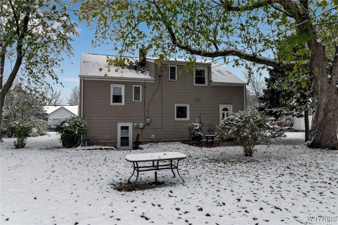 70 Melrose Road, Amherst, New York 14221, Amherst, New York 14221, 5 Bedrooms Bedrooms, 7 Rooms Rooms,2 BathroomsBathrooms,Residential,For Sale,70 Melrose Road, Amherst, New York 14221,0,B1648183