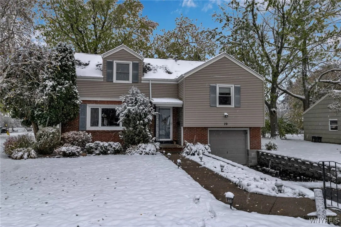 70 Melrose Road, Amherst, New York 14221, Amherst, New York 14221, 5 Bedrooms Bedrooms, 7 Rooms Rooms,2 BathroomsBathrooms,Residential,For Sale,70 Melrose Road, Amherst, New York 14221,0,B1648183