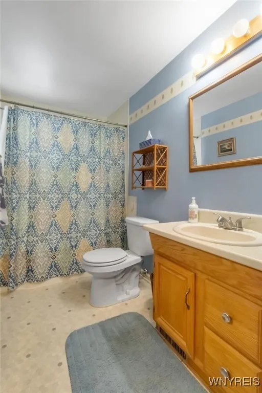 70 Melrose Road, Amherst, New York 14221, Amherst, New York 14221, 5 Bedrooms Bedrooms, 7 Rooms Rooms,2 BathroomsBathrooms,Residential,For Sale,70 Melrose Road, Amherst, New York 14221,0,B1648183