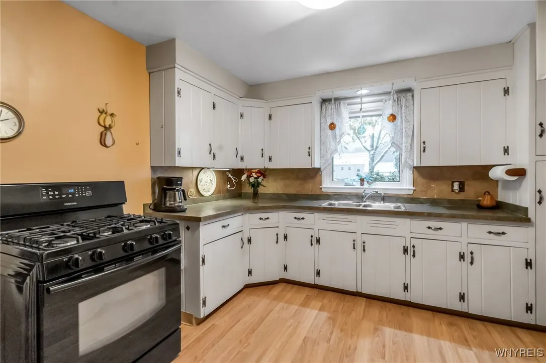 70 Melrose Road, Amherst, New York 14221, Amherst, New York 14221, 5 Bedrooms Bedrooms, 7 Rooms Rooms,2 BathroomsBathrooms,Residential,For Sale,70 Melrose Road, Amherst, New York 14221,0,B1648183