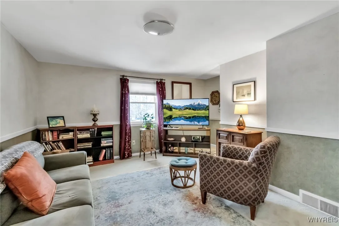 70 Melrose Road, Amherst, New York 14221, Amherst, New York 14221, 5 Bedrooms Bedrooms, 7 Rooms Rooms,2 BathroomsBathrooms,Residential,For Sale,70 Melrose Road, Amherst, New York 14221,0,B1648183