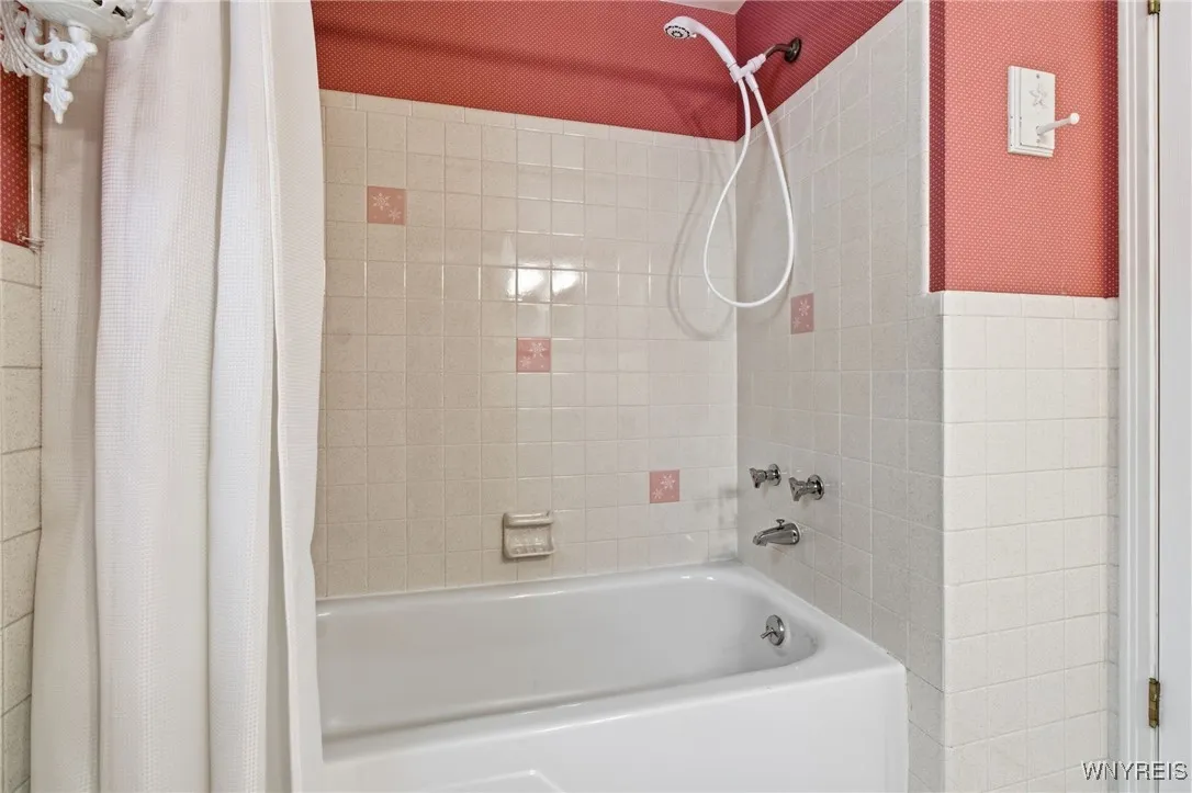 90 Swanson Terrace, Amherst, New York 14221, Amherst, New York 14221, 4 Bedrooms Bedrooms, 11 Rooms Rooms,2 BathroomsBathrooms,Residential,For Sale,90 Swanson Terrace, Amherst, New York 14221,0,B1649699