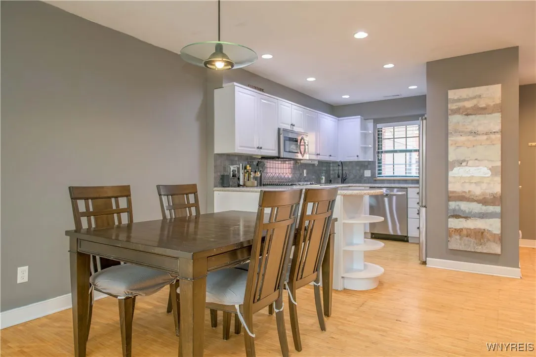 133 Walton Street 127, Syracuse, New York 13202, Syracuse, New York 13202, 2 Bedrooms Bedrooms, 2 Rooms Rooms,1 BathroomBathrooms,Residential,For Sale,133 Walton Street 127, Syracuse, New York 13202,0,B1650371