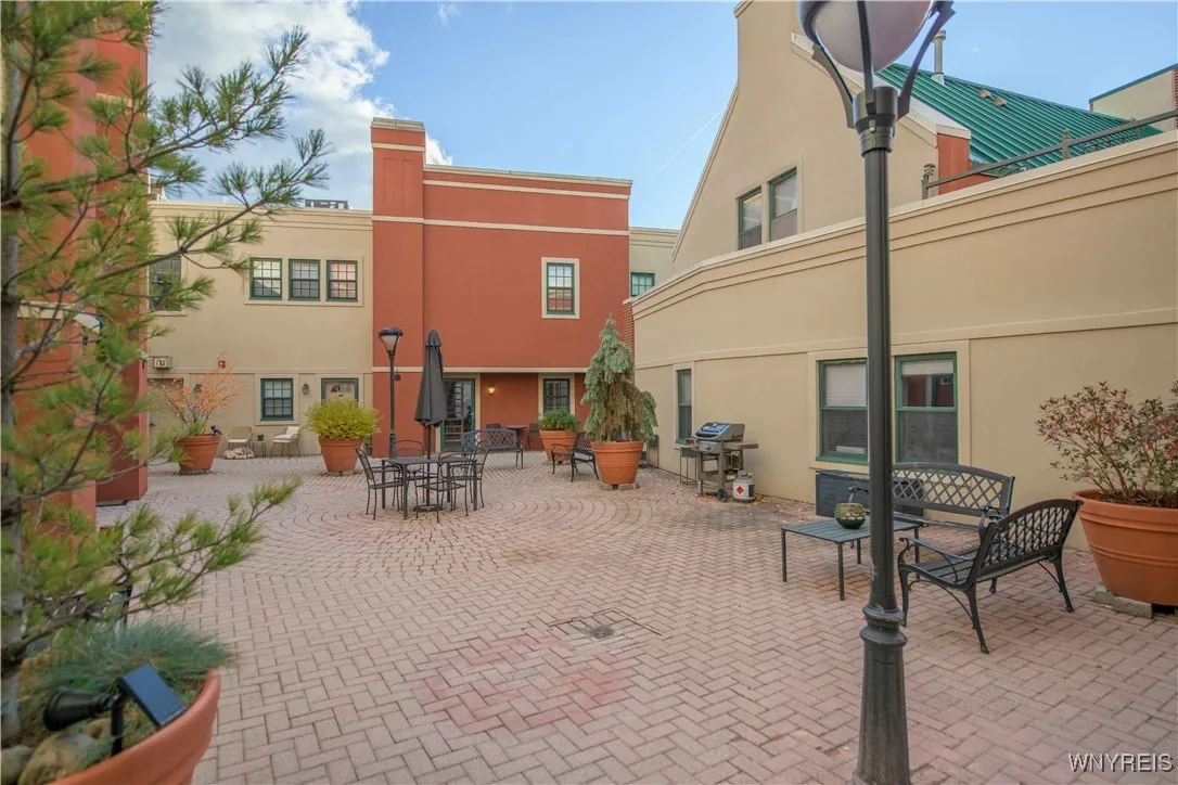 133 Walton Street 127, Syracuse, New York 13202, Syracuse, New York 13202, 2 Bedrooms Bedrooms, 2 Rooms Rooms,1 BathroomBathrooms,Residential,For Sale,133 Walton Street 127, Syracuse, New York 13202,0,B1650371