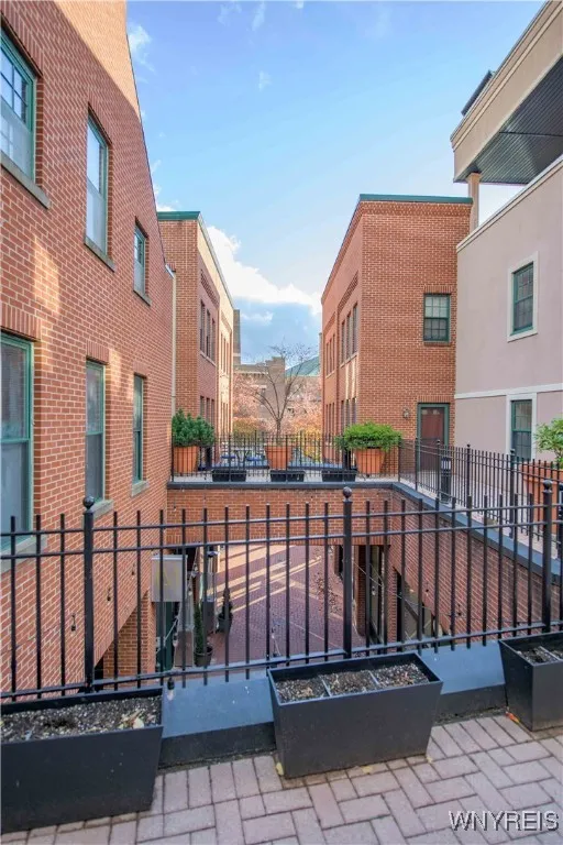 133 Walton Street 127, Syracuse, New York 13202, Syracuse, New York 13202, 2 Bedrooms Bedrooms, 2 Rooms Rooms,1 BathroomBathrooms,Residential,For Sale,133 Walton Street 127, Syracuse, New York 13202,0,B1650371