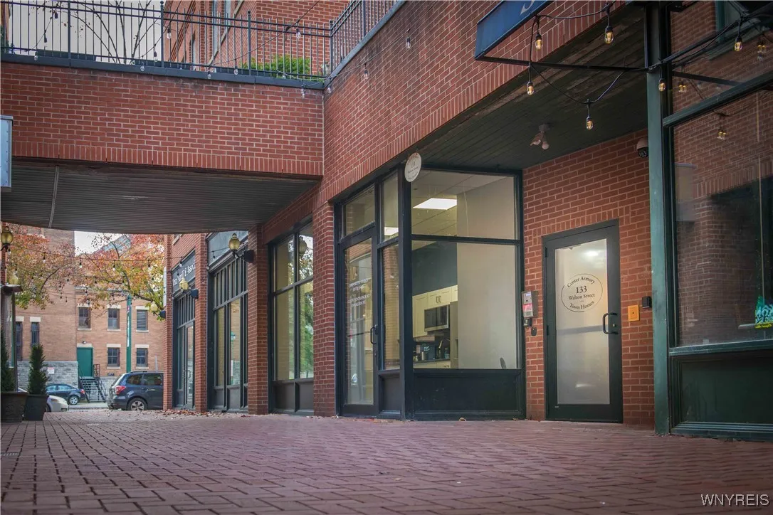 133 Walton Street 127, Syracuse, New York 13202, Syracuse, New York 13202, 2 Bedrooms Bedrooms, 2 Rooms Rooms,1 BathroomBathrooms,Residential,For Sale,133 Walton Street 127, Syracuse, New York 13202,0,B1650371