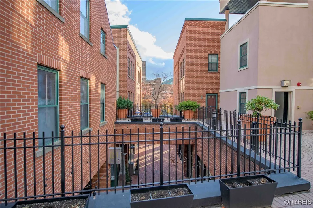 133 Walton Street 127, Syracuse, New York 13202, Syracuse, New York 13202, 2 Bedrooms Bedrooms, 2 Rooms Rooms,1 BathroomBathrooms,Residential,For Sale,133 Walton Street 127, Syracuse, New York 13202,0,B1650371